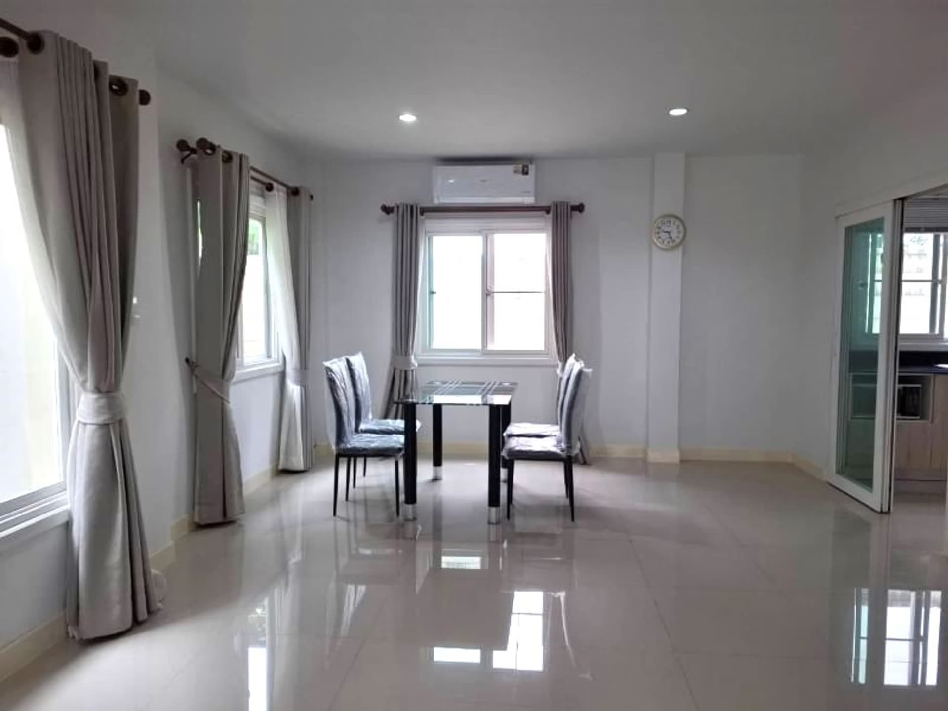 3 Bed House for Rent in Saraphi - Image 3 3 Bed House for Rent in Saraphi - Image 3