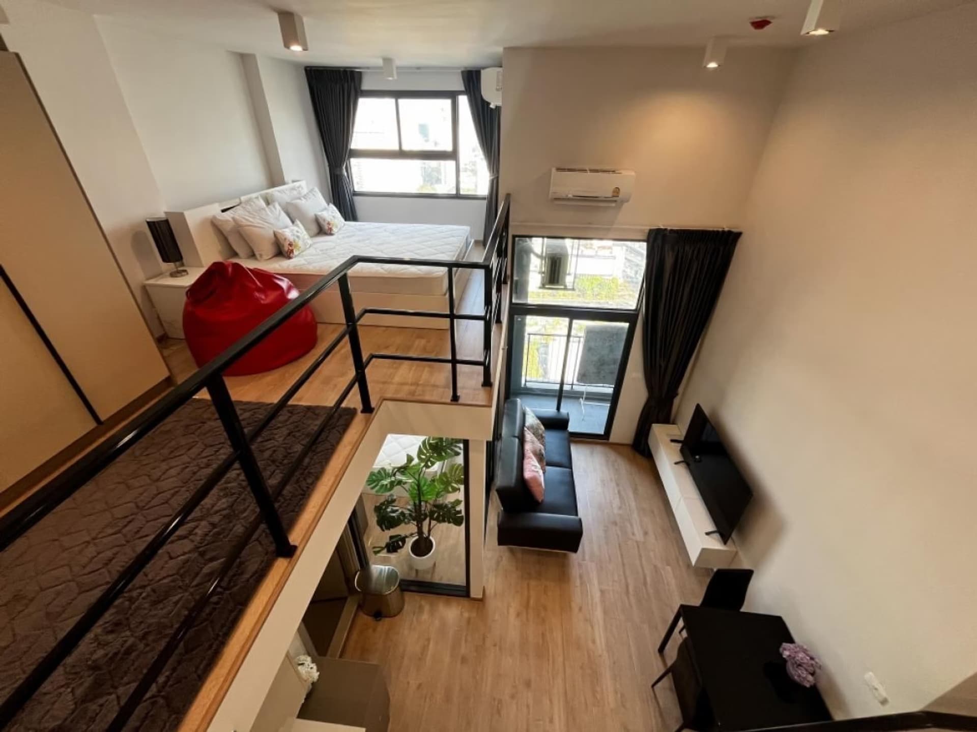 2 Bed Condo for Rent in Huai Khwang - Image 3 2 Bed Condo for Rent in Huai Khwang - Image 3
