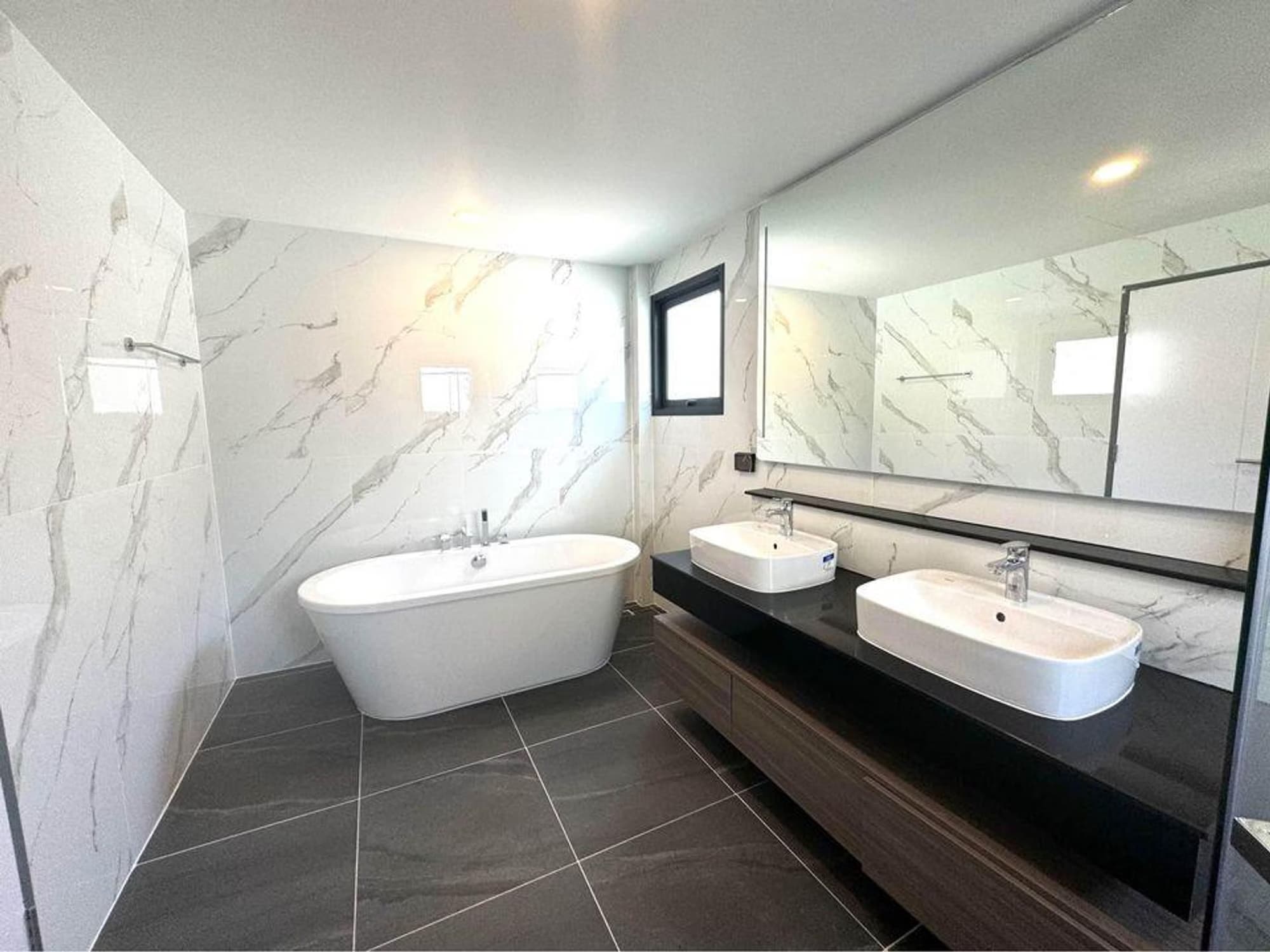 7 Bed House for Rent in Bang Phli - Image 4 7 Bed House for Rent in Bang Phli - Image 4