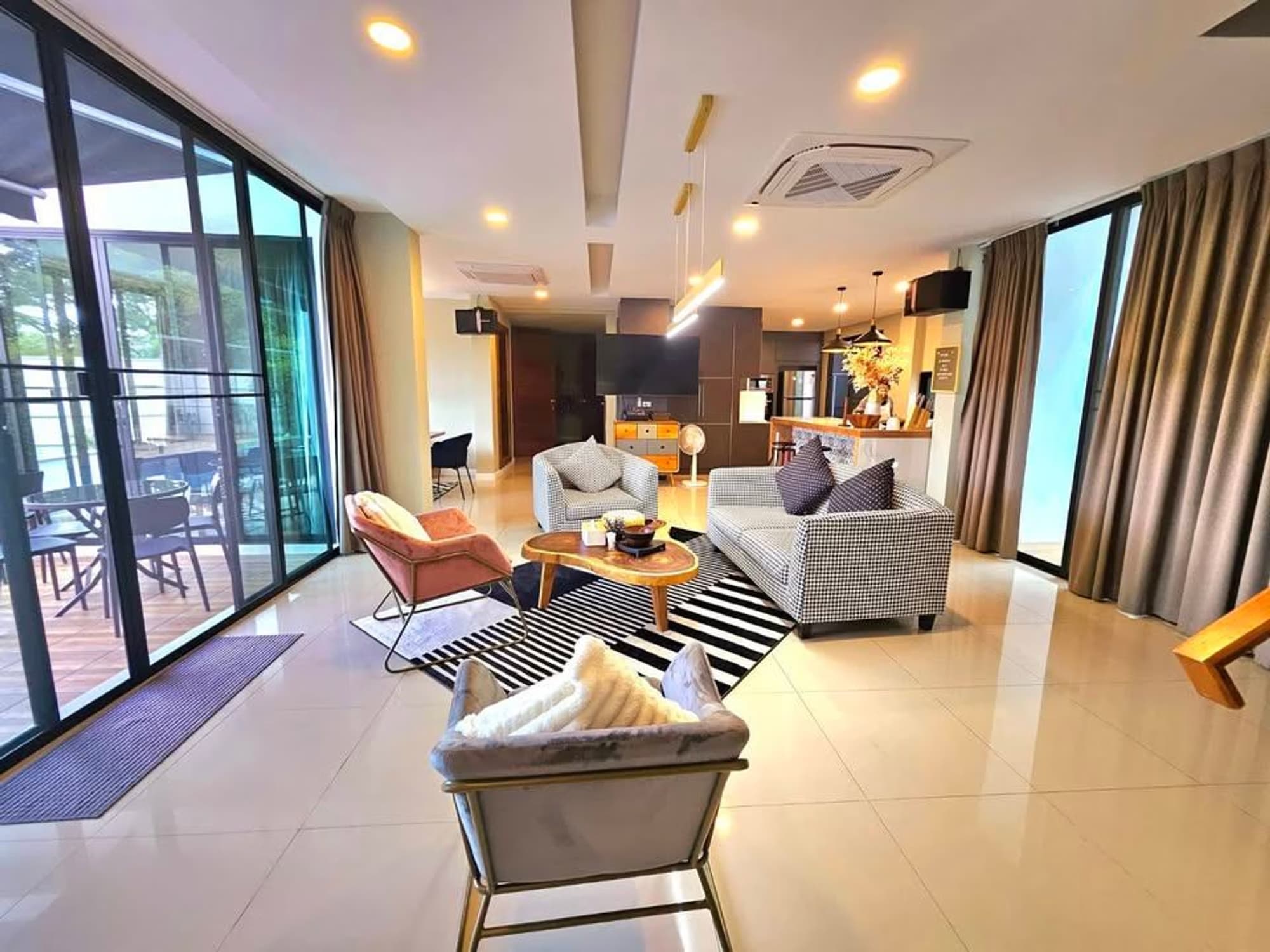 6 Bed House for Rent in San Sai - Image 3 6 Bed House for Rent in San Sai - Image 3