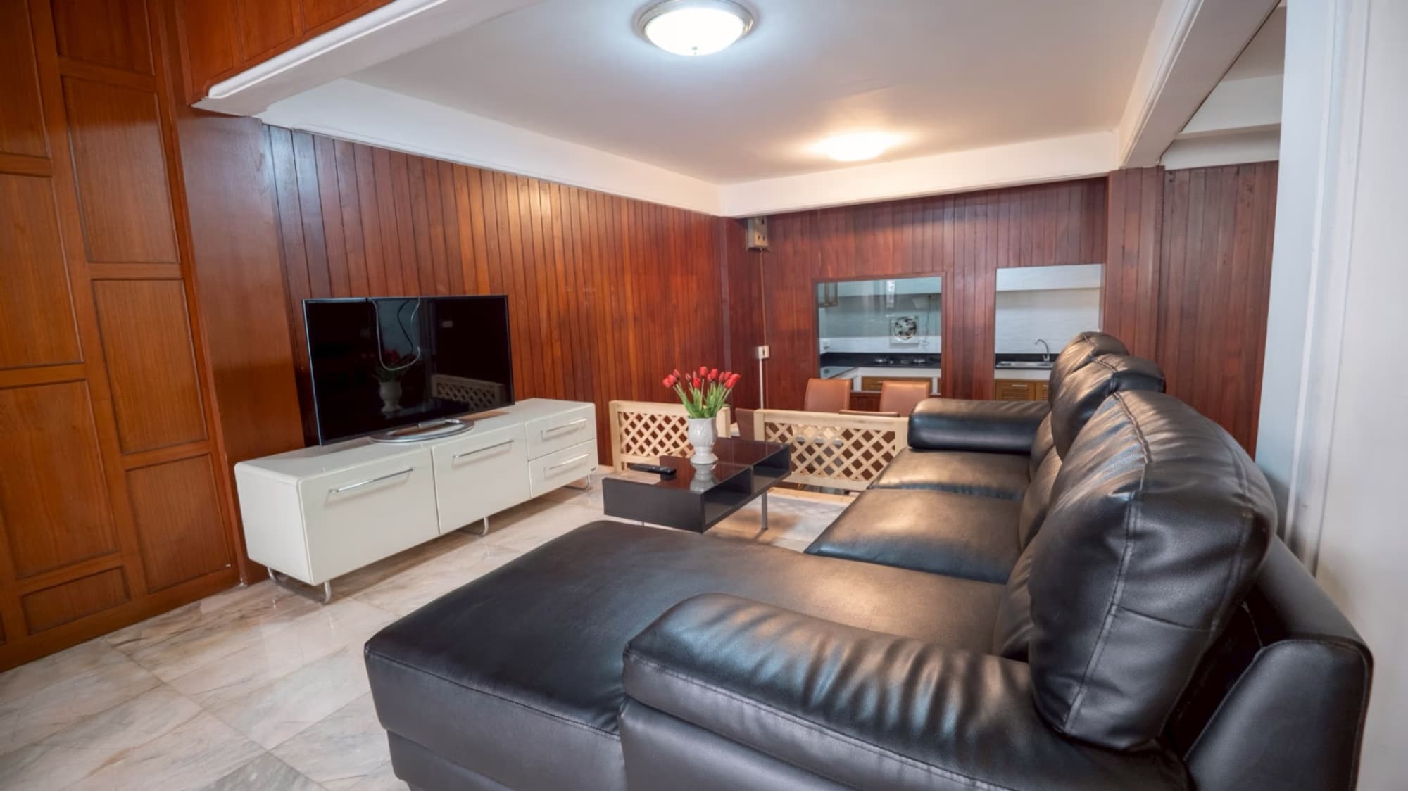5 Bed Townhouse for Rent in Watthana - Image 2 5 Bed Townhouse for Rent in Watthana - Image 2
