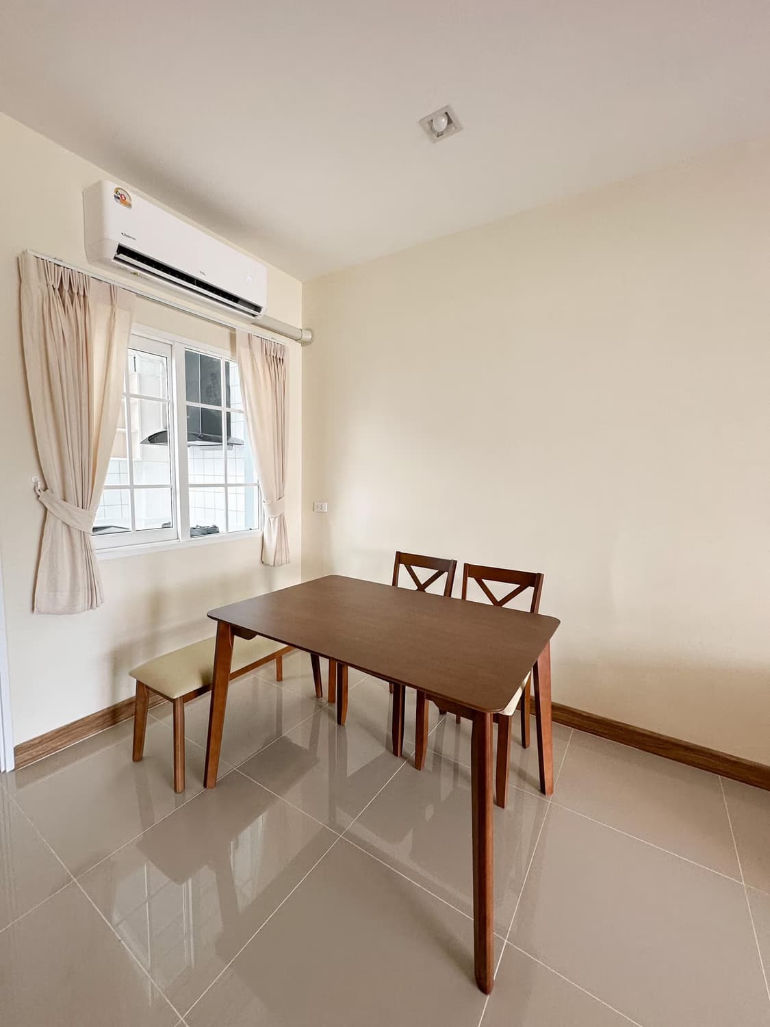 4 Bed House for Rent in Mueang Chiang Mai - Image 3 4 Bed House for Rent in Mueang Chiang Mai - Image 3